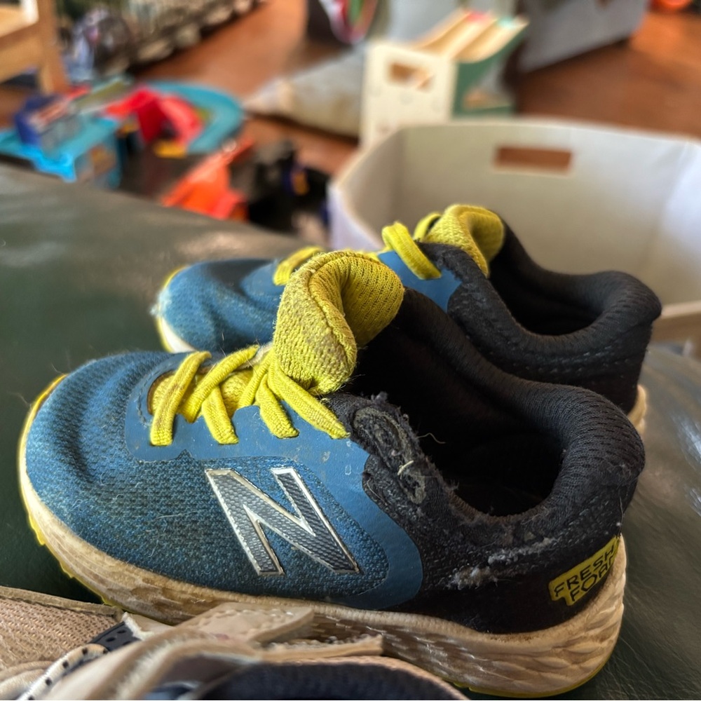Gerber,Keen,Osh Kosh,New Balance sandals/shoes Toddler boy size 6 - Picture 8 of 8